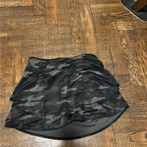 COPY - Athlete girl tennis skirt camo ruffles